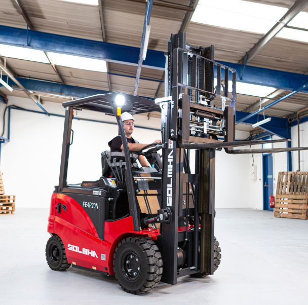 4-wheel Counterbalance Forklift (Warehouse+ Model) >>